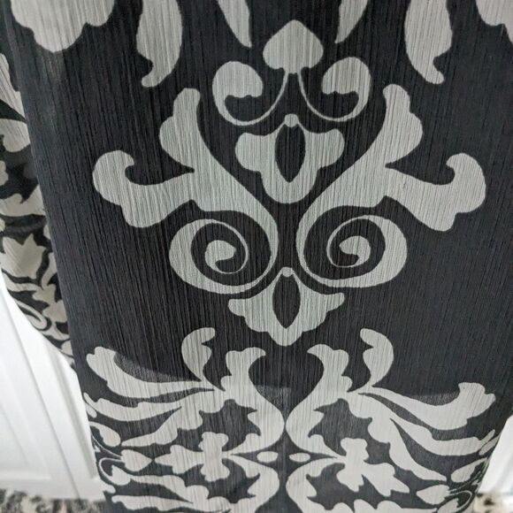 Lane Bryant Top Women 14/16 Semi-sheer Grey White Damask Print Beads Sleeveless - Picture 8 of 11